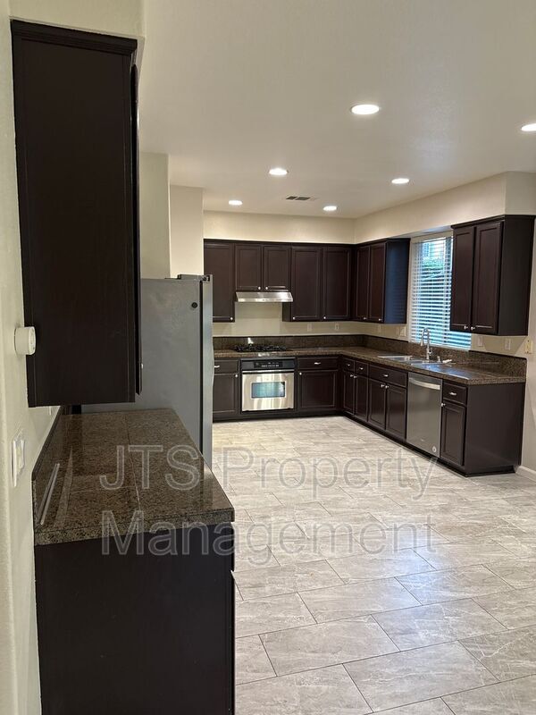 Building Photo - 9542 Windrose Ln