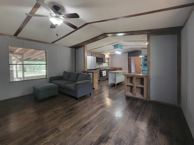 Building Photo - 124 Mockingbird Ln