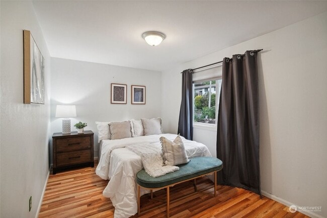 Building Photo - Spacious 3 Bedroom Home In Mountlake Terra...