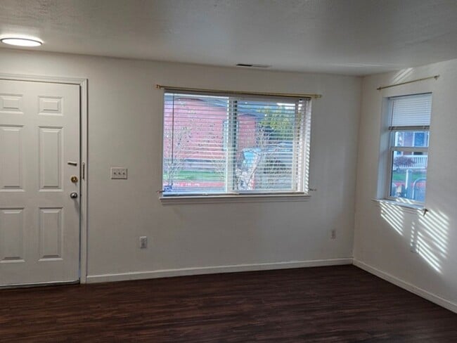 Building Photo - 3Bd/2Ba Single Story Home-Available soon!