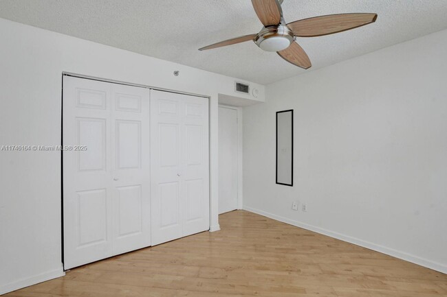 Building Photo - 770 Claughton Island Dr