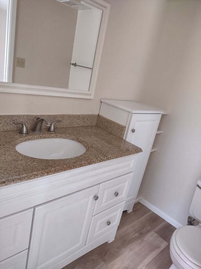 Building Photo - NO HOA- **NEW INTERIOR PAINT AND NEW FLOOR...