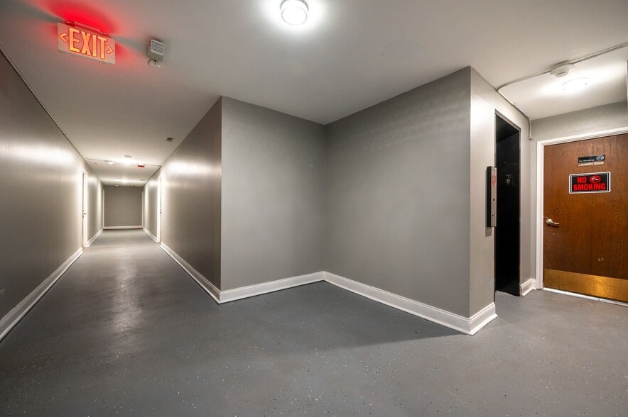 Building Photo - 2300 N Harlem Ave