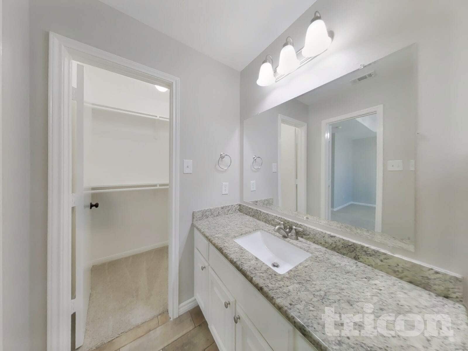 Building Photo - 16229 Summerset Estates Blvd