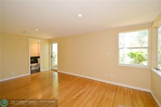 Building Photo - 447 Coral Way