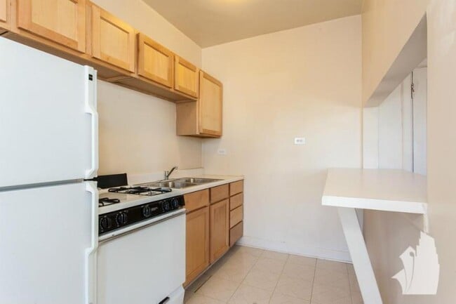 Building Photo - 1 bedroom in Chicago IL 60657