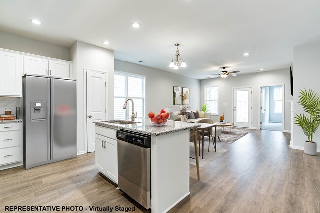 Building Photo - 3 Bedroom Triplex in Smithfield!