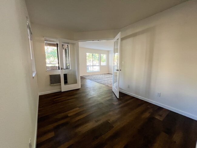 Building Photo - Renovated Fremont 2 Bed / 1 Bath Condo wit...