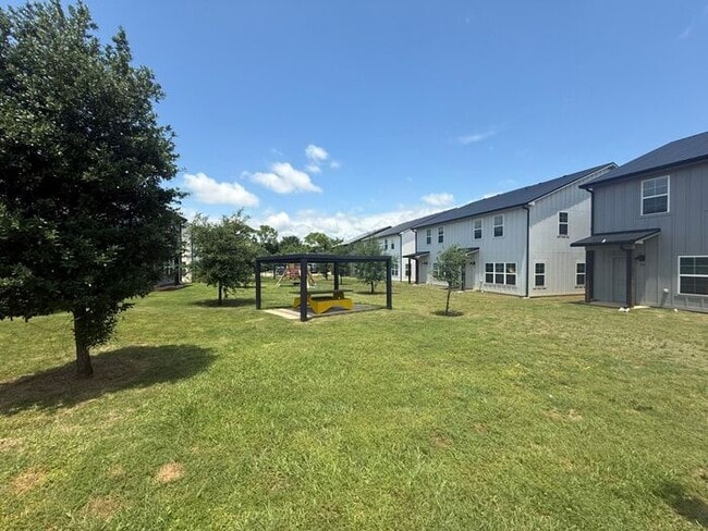 Building Photo - Sign a Lease By the End of July and Receive One Month of FREE Rent! Luxury 3 Bedroom 2.5 Bath Tow...