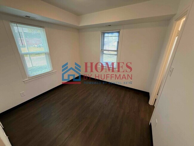Building Photo - One Bedroom Apartment | Laundry Facility