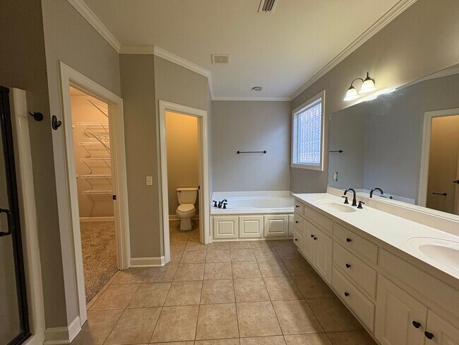 Building Photo - 540 Orchard Cir