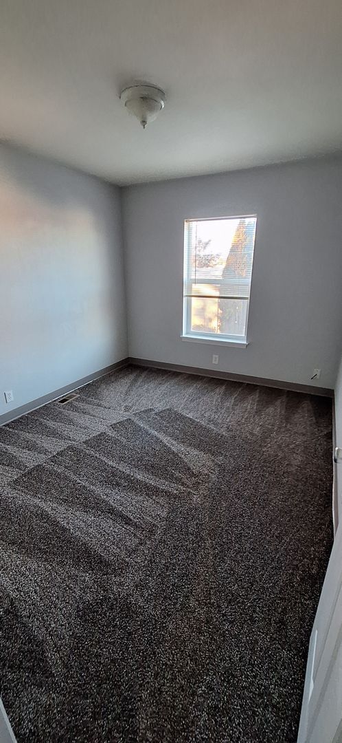 Building Photo - 196 - 3427/3429 SE 3rd