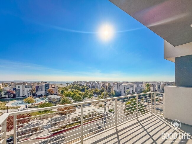 Building Photo - 3B/2BA Home with Private Elevator & Mountain Views!