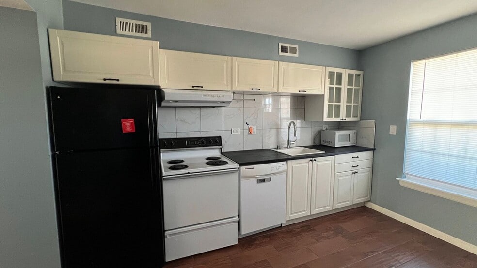 Building Photo - 9250 E Girard Ave