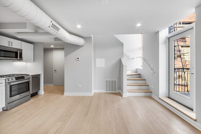 Building Photo - 4638 N Ashland Ave