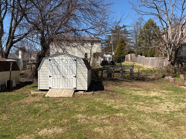 Building Photo - Renovated 3 Bed Twin Home for Rent