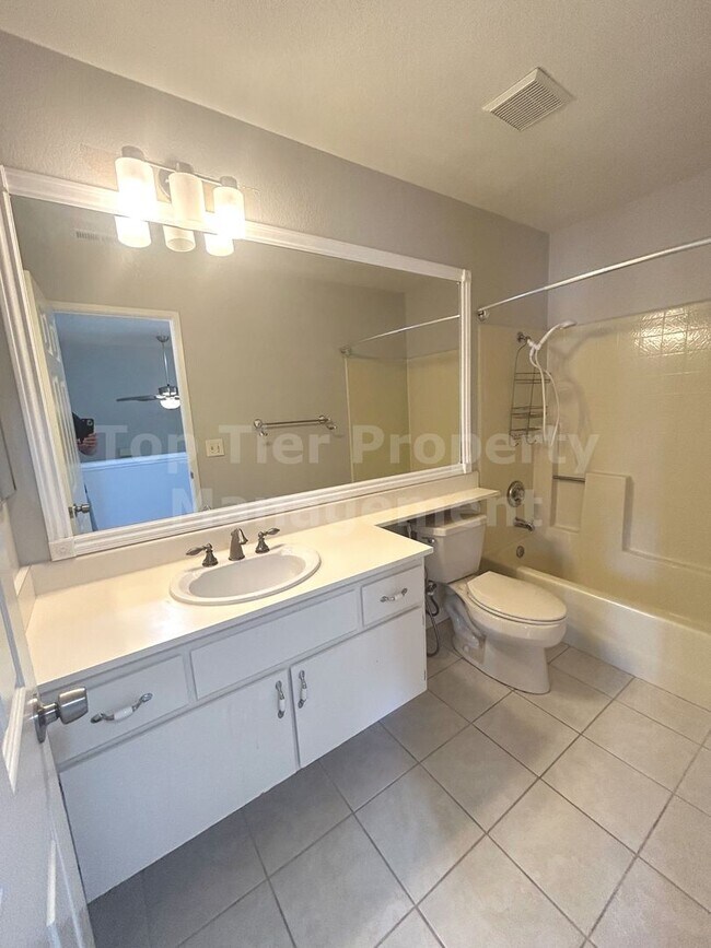 Building Photo - ***Charming 3 bed / 2.5 bath / 1,501 sqft ...