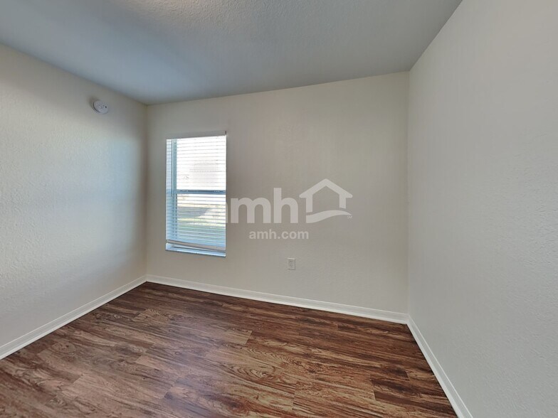 Building Photo - 2207 13th Ave E