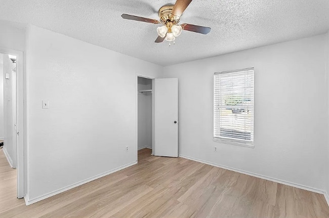 Building Photo - 204 Pebblebrook St