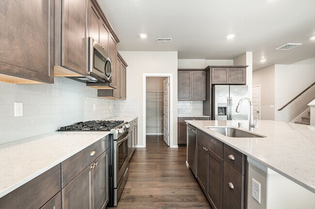 Building Photo - Spacious 5 bed 3 bath home in Puyallup