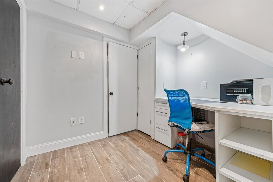 Building Photo - 201 W Barnard St