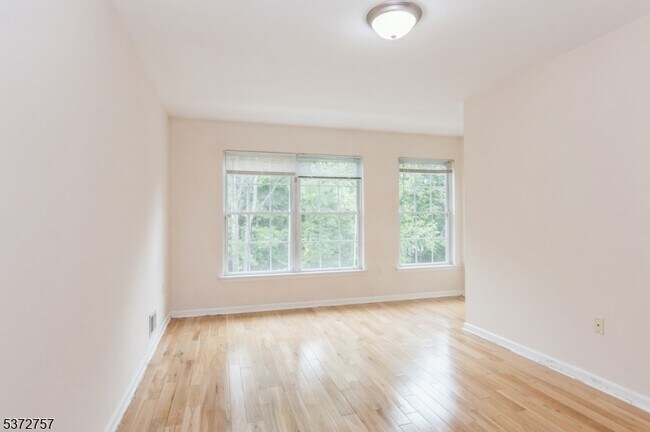 Building Photo - 17 Lackland Ave