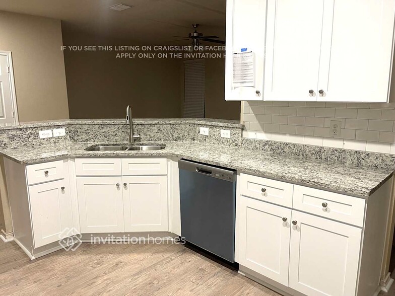 Building Photo - 5549 Thunder Bay Dr