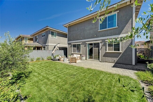 Building Photo - 372 Silva Pl
