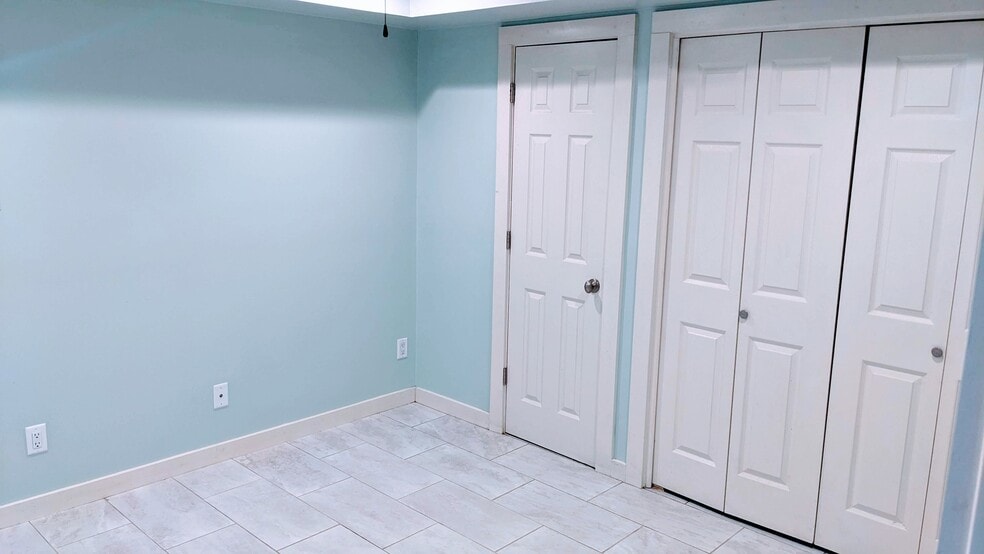 Building Photo - 917 Hendricks Ave