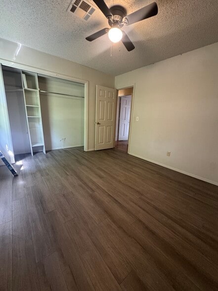 Building Photo - 4906 Vena Ln