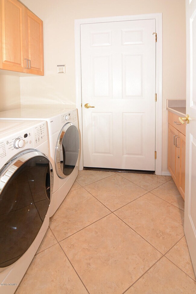 Building Photo - 6971 E Cicada Ct