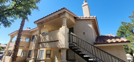 Building Photo - Gorgeous 2BED/2BATH Condo nestled in a Roc...