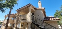 Building Photo - Gorgeous 2BED/2BATH Condo nestled in a Roc...