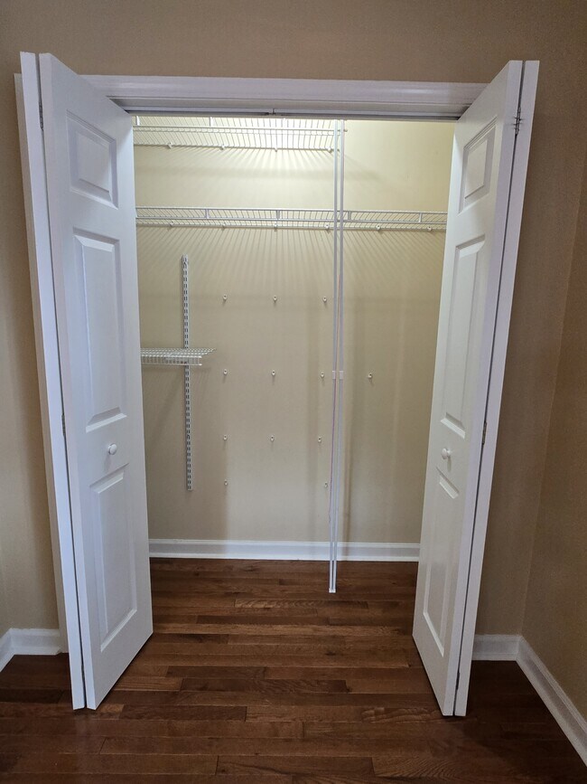 Building Photo - 4680 Forest Manor Dr