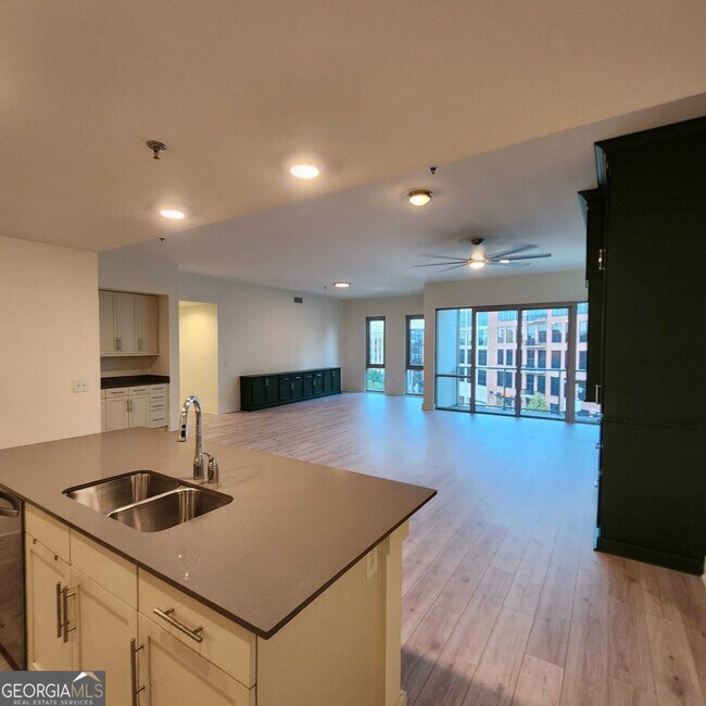 Building Photo - 1100 Howell Mill Rd NW