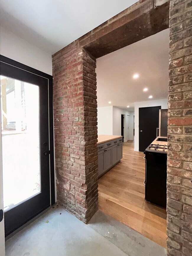 Building Photo - 56 Herbert St