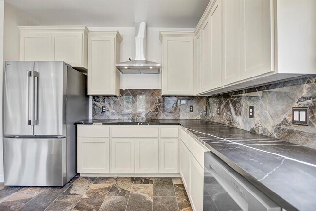 Building Photo - 309 Camperdown Elm Dr