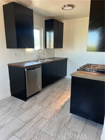 Building Photo - 454 E Ave Q3