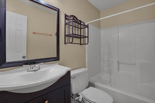 Building Photo - 8 N Nicholson Cir