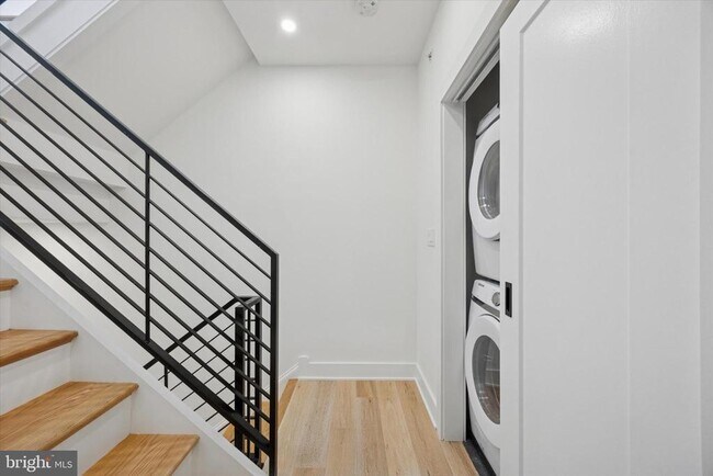 Building Photo - 721 N 3rd St