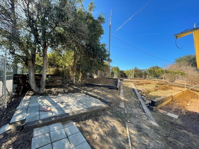 Building Photo - 3133 W Telegraph Rd