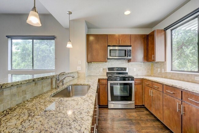 Building Photo - 304 W Alpine Rd