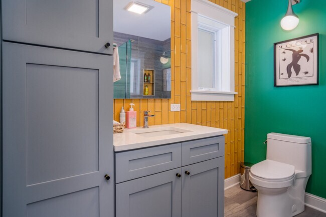 Building Photo - 10 N Pistakee Lake Rd