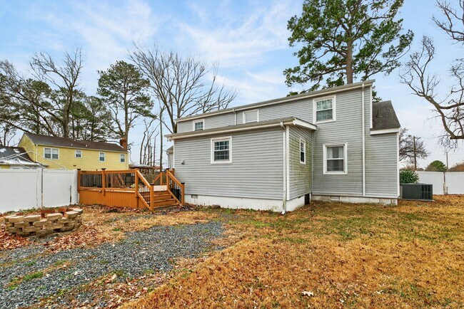 Building Photo - Spacious 5-Bedroom Home in Virginia Beach