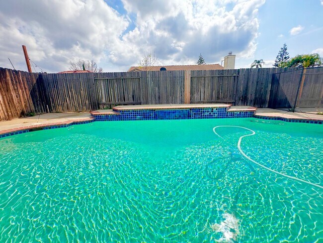 Building Photo - STAY COOL AND SAVE — ENJOY SOLAR-POWERED SAVINGS COMPARED TO STANDARD PG&E RATES