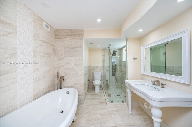 Building Photo - 301 Sunrise Dr