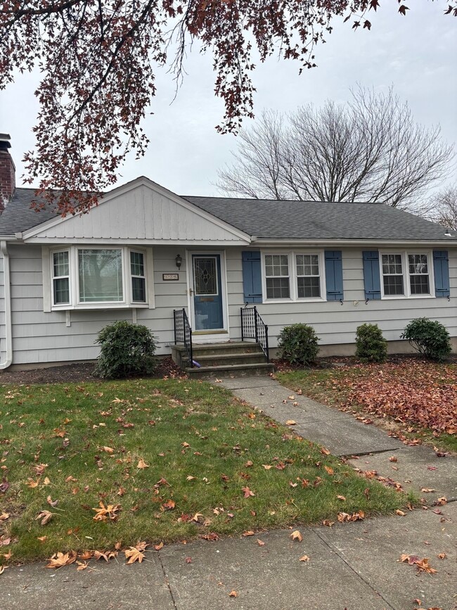 Primary Photo - 125 Douglas St