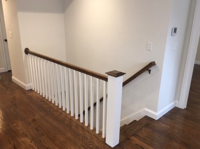 Building Photo - 3381R Washington St