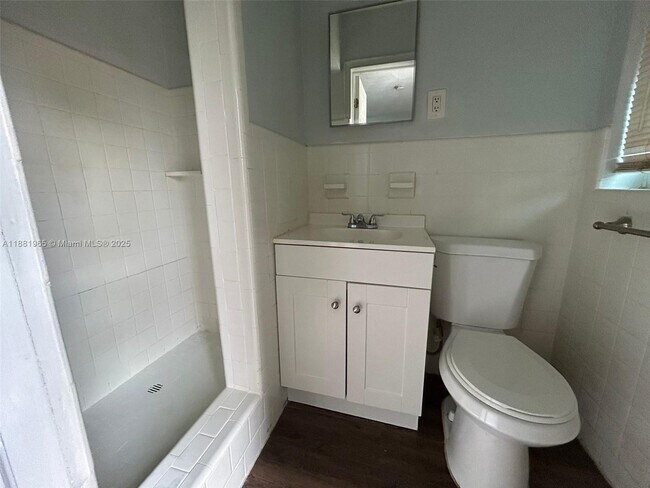 Building Photo - 2316 Madison St