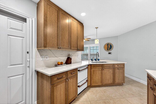 Building Photo - 812 Ocean Dunes Cir